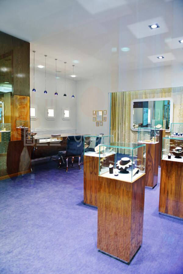 跨界融合 室內珠寶商店兼售漁具的獨特經營模式探析